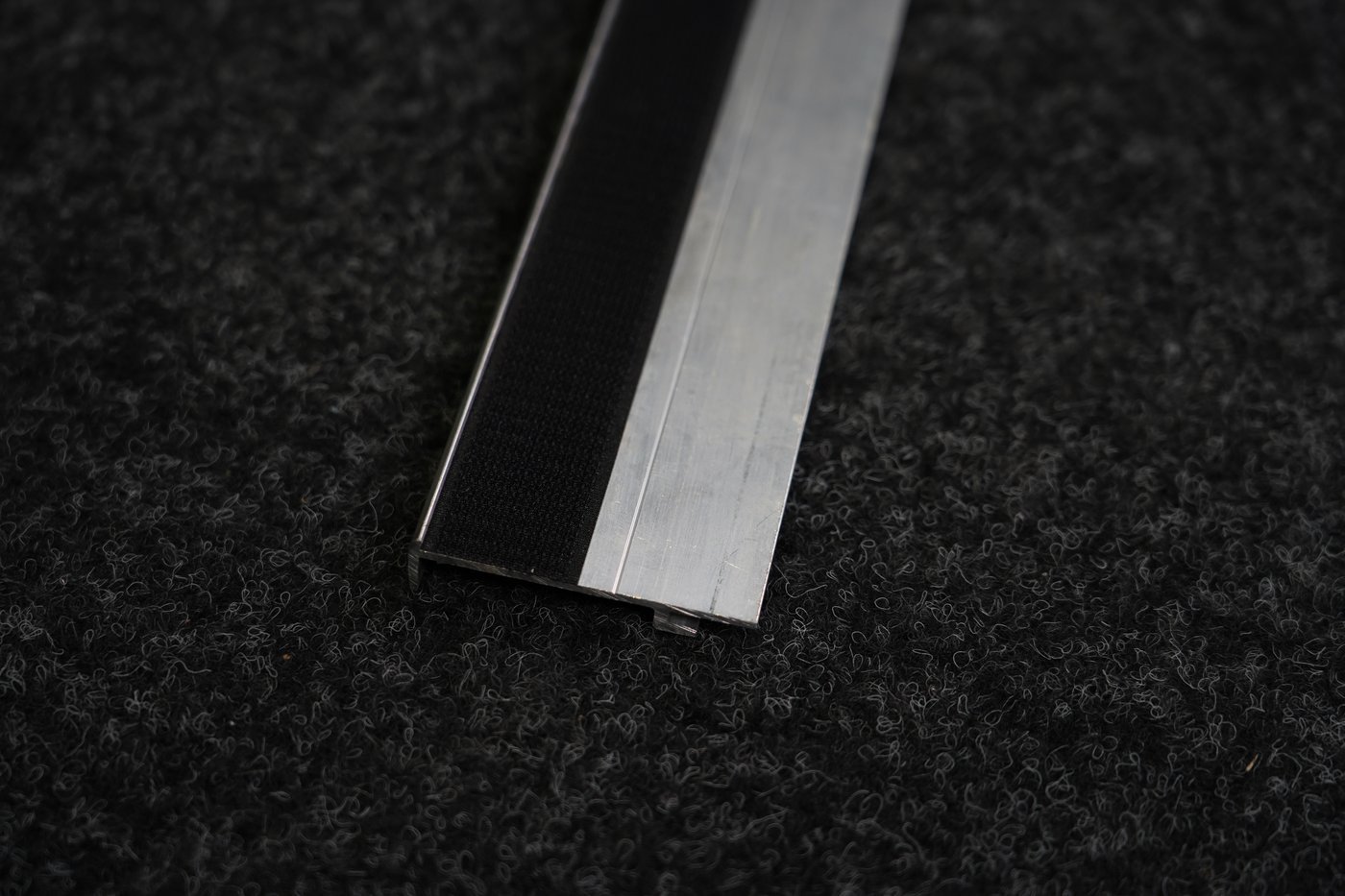 Swift Eventverleih Skirt-Halterung Bühnenpodeste 